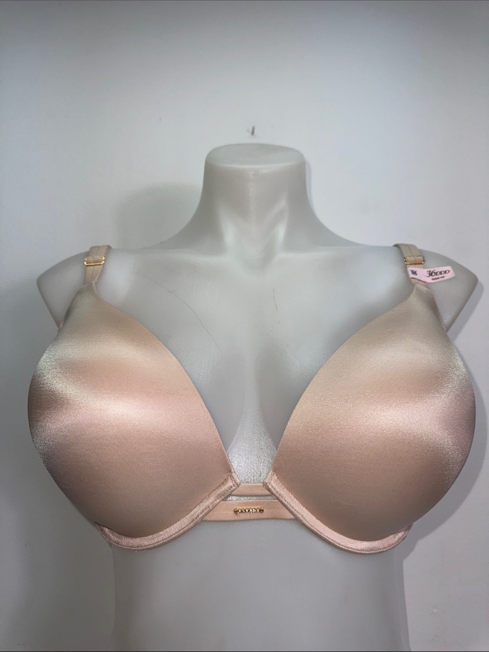 Victoria's Secret Light Beige very sexy pushup Bra Sz 36DDD NWT